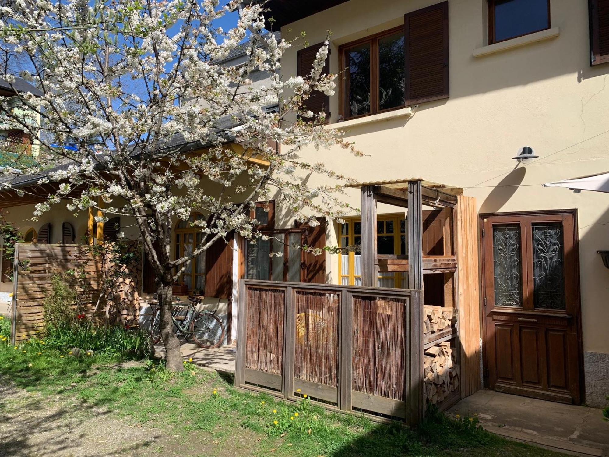 Charmant Appartement Sur Cour, Le Cerisier 巴涅尔德比戈尔 外观 照片